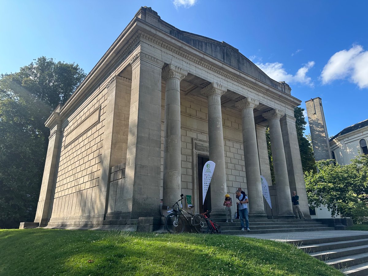 Michaeldcock's tweet image. Toen ik aan het conservatorium studeerde, speelden we hier Britannicus van Racine (RaRa waar zijn we ) .
Vandaag speelde ik er mezelf in gesprek met @GLBouchez . Foto’s van ons samen heb ik niet (buiten deze). Ons gesprek (en foto’s) vind je wel zaterdag in @lesoir