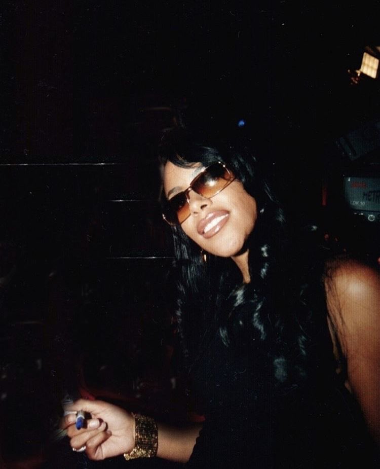 neptunes_static's tweet image. aaliyah backstage at 106 &amp;amp; park (2001)