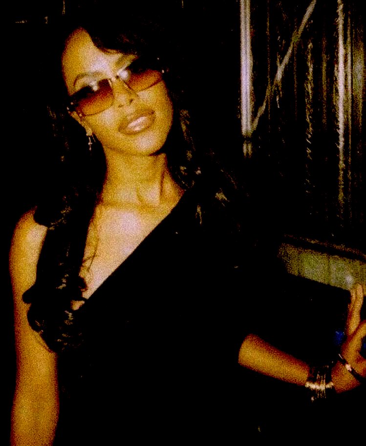 neptunes_static's tweet image. aaliyah backstage at 106 &amp;amp; park (2001)