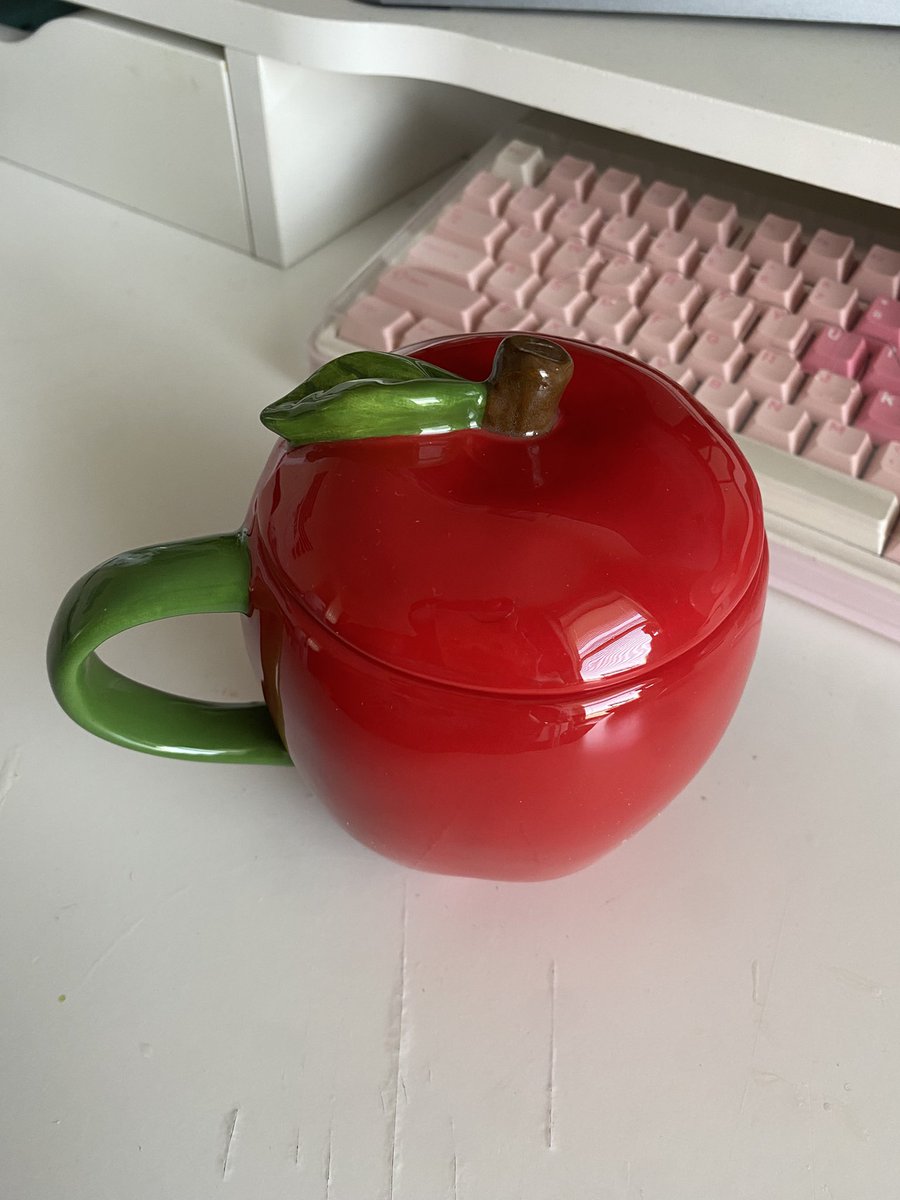 strawkuma's tweet image. never shutting up about my mug