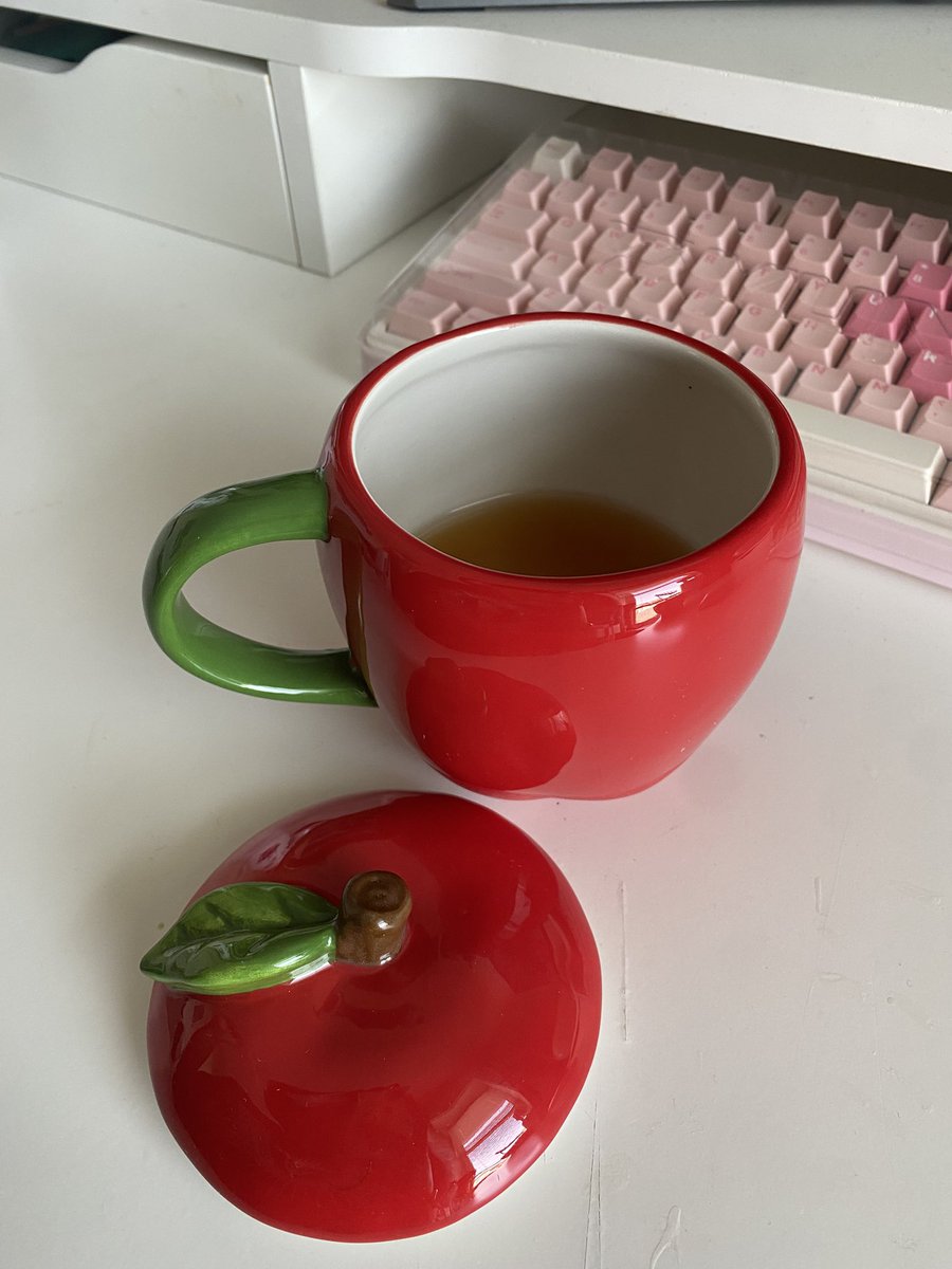 strawkuma's tweet image. never shutting up about my mug