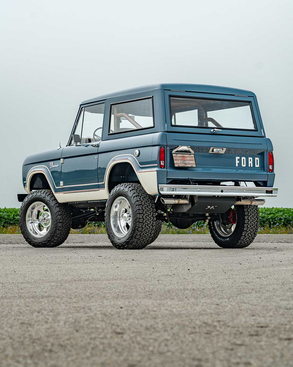 The 1969 Fuelie Edition™ Gateway Bronco in Anvil Grey brings timeless design into the modern era with hand-painted Ranger stripes, carbon fiber hardtop, and unmistakable style.

#gatewaybronco #dreamstodriveways #classicbronco #losangeles #luxurycars