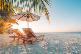 FranckAbed's tweet image. 💶 En 2023, les CAF ont versé 59 millions d’euros pour financer les vacances de 120 000 familles via le dispositif VACAF (AVF + AVS).

Jusqu’à 80 % d’un séjour pris en charge, parfois plus de 600 € par an, avec une logique simple : « vacances pour tous ».

Mais la réalité,…