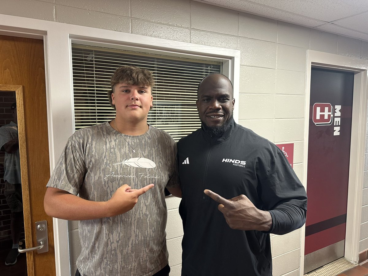 Great visit today and touring the facilities at <a href="/HindsCC_FB/">Hinds CC Football</a>!!!! <a href="/CoachDora_/">Terrian Dora</a> <a href="/CoachQSauls/">Coach Quentin C Saulsberry</a>