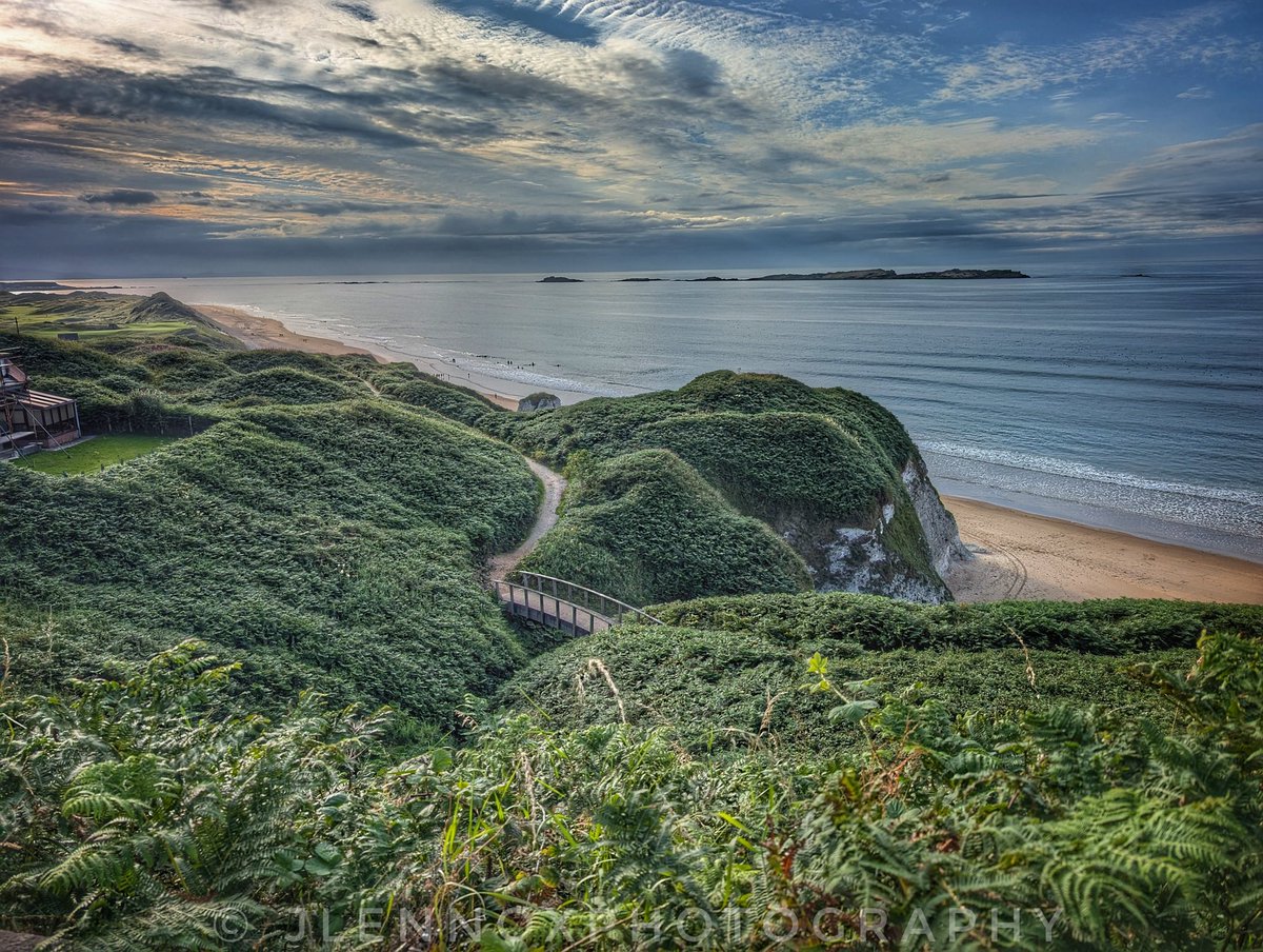 That's a pretty special view of a quiet path to #whiterocks #portrush