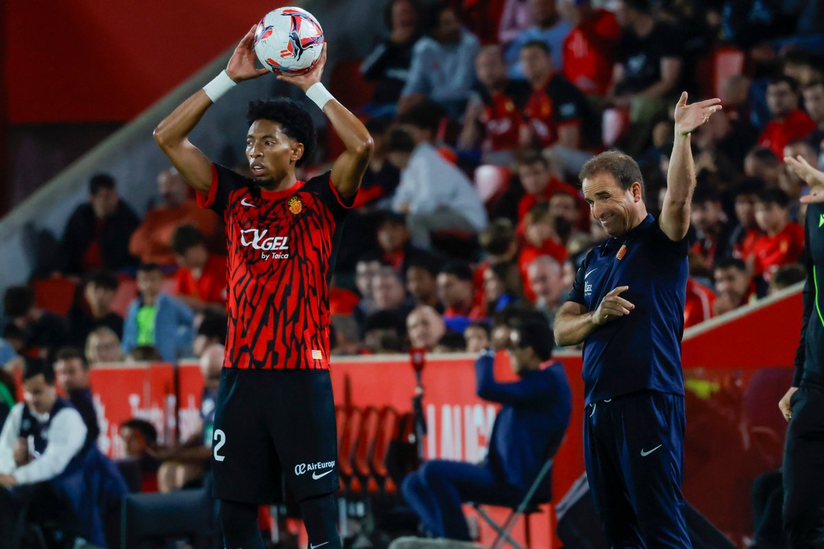 testimmallorca's tweet image. Johan Mojica a @marca
"Jagoba Arrasate és una excel·lent persona i entrenador, em sent molt còmode amb ell perquè em dóna confiança i jo s'ho he dit, que mentres estigui amb ell vaig a mort per ell. Per mi és un vertader plaer poder-lo servir dins l'equip"
#RCDMallorca