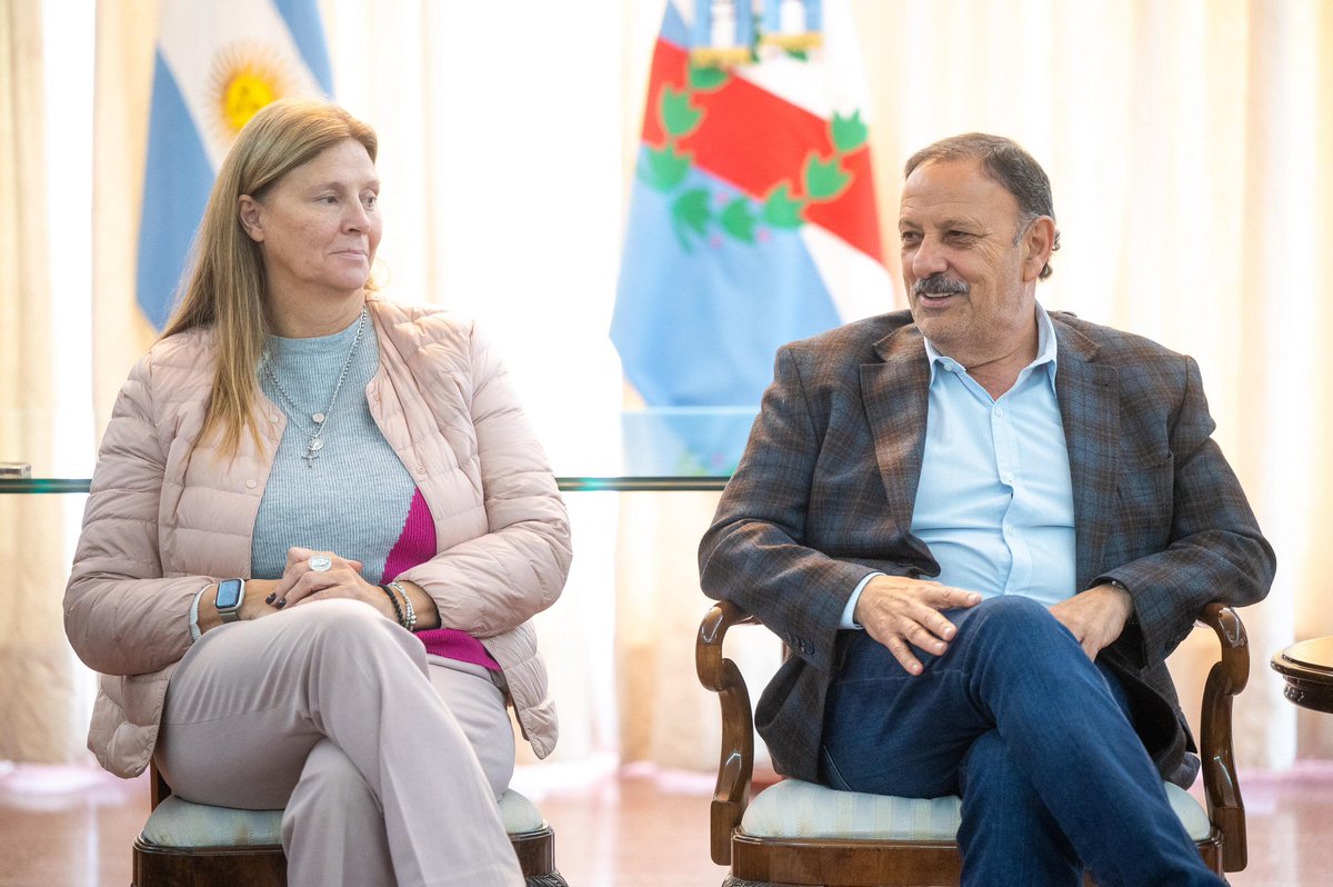 QuintelaRicardo's tweet image. Las compañeras que representan los espacios de la Rama de la Mujer y Diversidad en cada uno de los departamentos vinieron a contarnos lo que viven y perciben en el día a día, muchas mujeres de nuestra provincia, que no la están pasando para nada bien.
Actualmente, las mujeres…