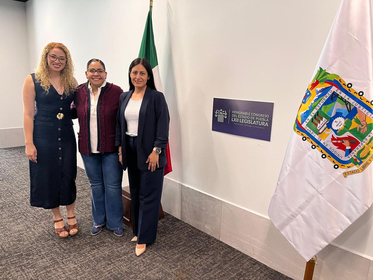 ¡Todo por la salud! 🏥 

Trabajamos con la Subsecretaria Jurídica de <a href="/Segob_Puebla/">SEGOB Puebla</a>, <a href="/alynetoledoo/">Alyne Toledo</a>, y la Directora de Servicios Jurídicos de <a href="/SaludGobPue/">Secretaría de Salud</a>, <a href="/viobecerril/">Violeta Becerril Fragoso</a>, y representantes de distintos municipios. 

💬 El objetivo es agilizar las donaciones al IMSS-Bienestar✅.