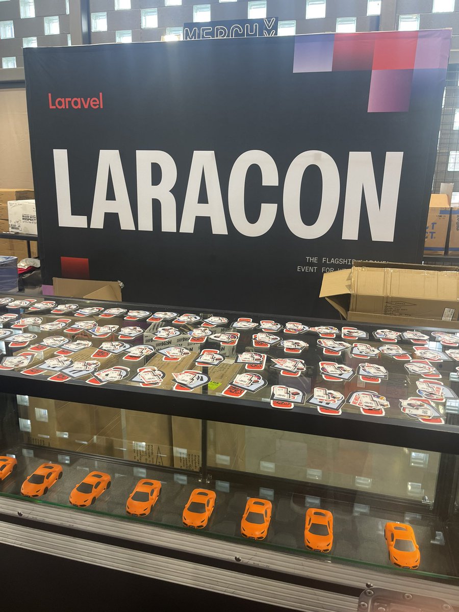 zenorocha's tweet image. we’re in Denver this week for @LaraconUS!
the event starts tomorrow, so we shipped this huge wooden crate with all the booth equipment.
no idea how we’re going to ship this back home 🤣
