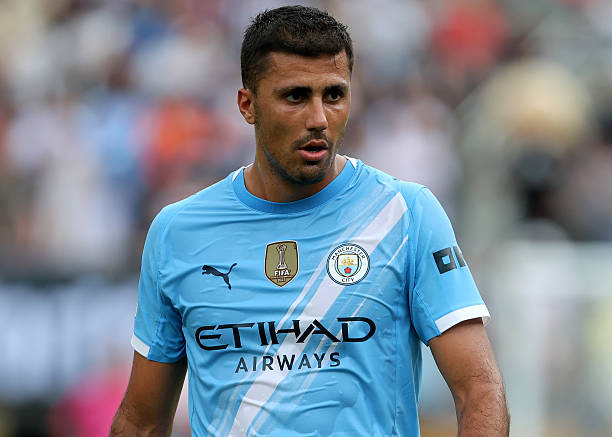 Mercado_Ingles's tweet image. 🚨⚪️ Real Madrid esta listo para ofrecer £30M + los traspasos de Rodrygo (24) y Eduardo Camavinga (22) al Manchester City por el traspaso del mediocampista Español, Rodri (29). [Caught Offside]