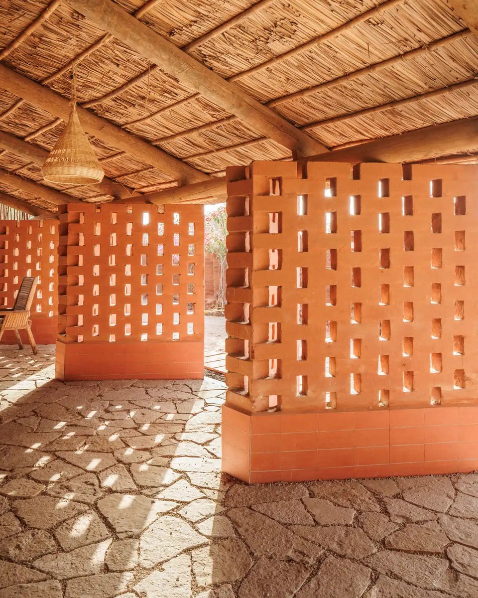 w_emerg's tweet image. Can earth, straw &amp;amp; bamboo shape modern, resilient homes in Africa? In Djilor-Djidiack, Senegal, Gilles Perraudin blends vernacular design with natural materials to create a low-tech, climate-smart house rooted in local heritage. 
#RammedEarth #GillesPerraudin #Vernacular #Natural