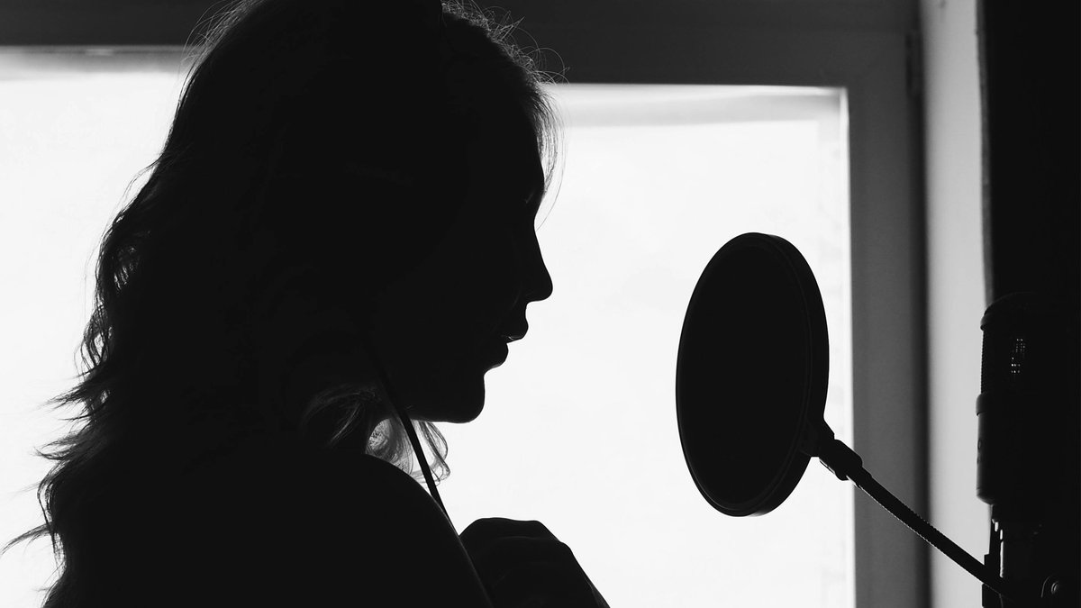 Are AI voices killing creative jobs or opening new frontiers? From Netflix to corporate ads, voiceovers are under siege! Dive into my blog for pros, cons, &amp; tips to survive the AI wave. Ally or enemy? bit.ly/4lbxqIM