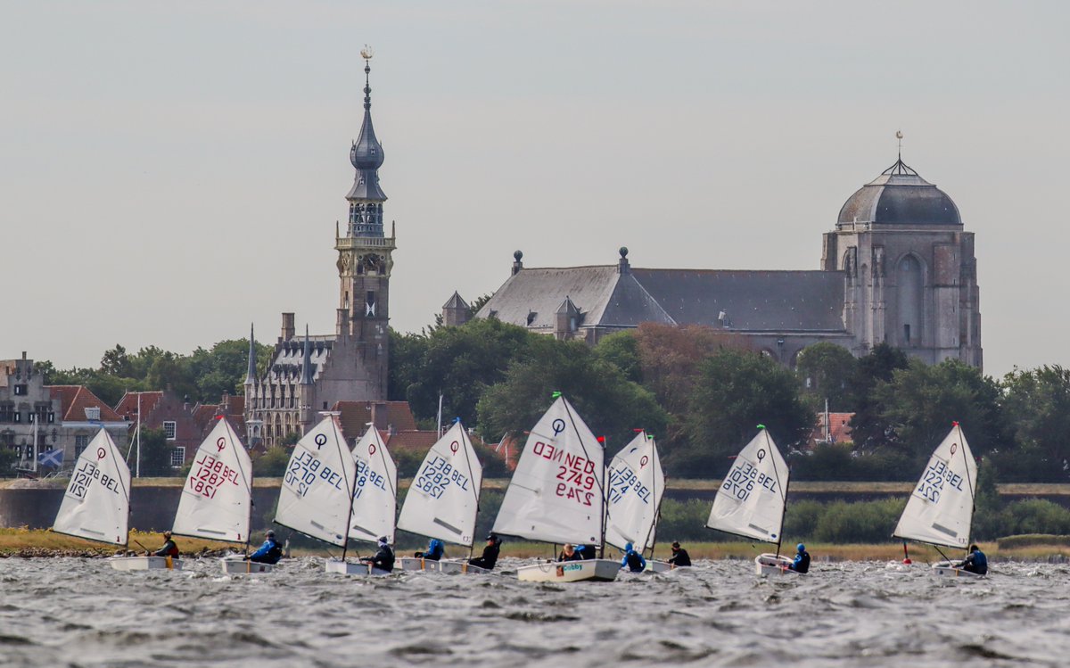 Maandag is mooie Zeeuwse foto-dag! Deze week: Veere. Wat een heerlijk zicht is dit toch. Bedankt voor de mooie foto Vivian. Fijne week allemaal!

#zeeland #omroepzeeland #veere