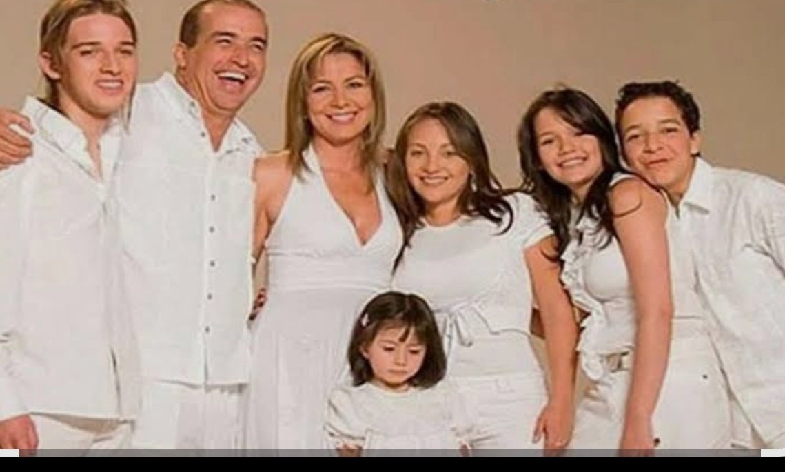 elmeroTenedor's tweet image. El fallo de Uribe Vélez en una imagen: