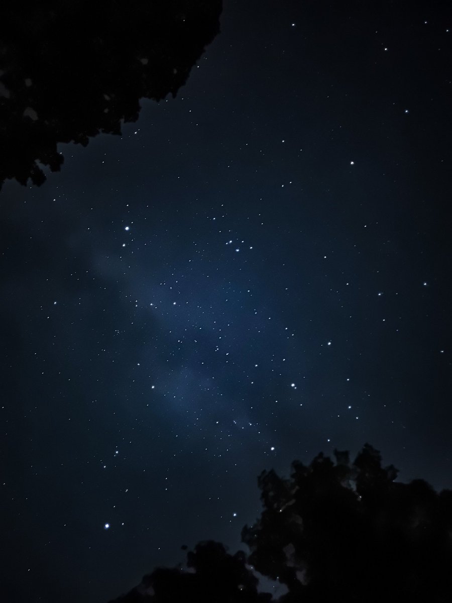 arcadepokemon's tweet image. Slightly clear skies tonight.
(Ps. Some of these could be noise as I used some sliders in Lightroom half asleep) 
#shotonthephone