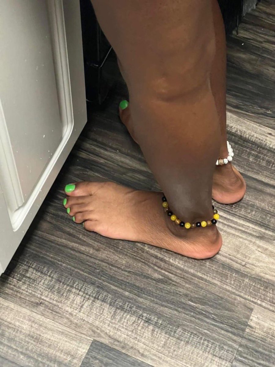 Barack_govt's tweet image. Who really has this leg abeg?