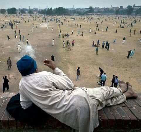 kingzebra263's tweet image. Chris Excel watching Zimbabweans posting and laughing at those pictures of ladies who attended Zimfest knowing that he would use them to attack when it's time for Twar πππ