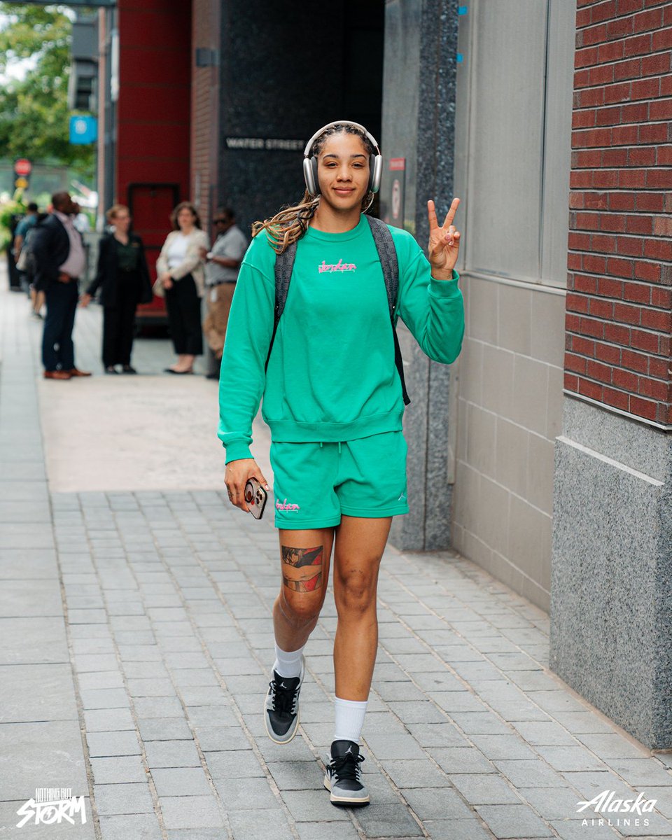 CoachRookie's tweet image. ✌🏻 Gabby Williams x @seattlestorm