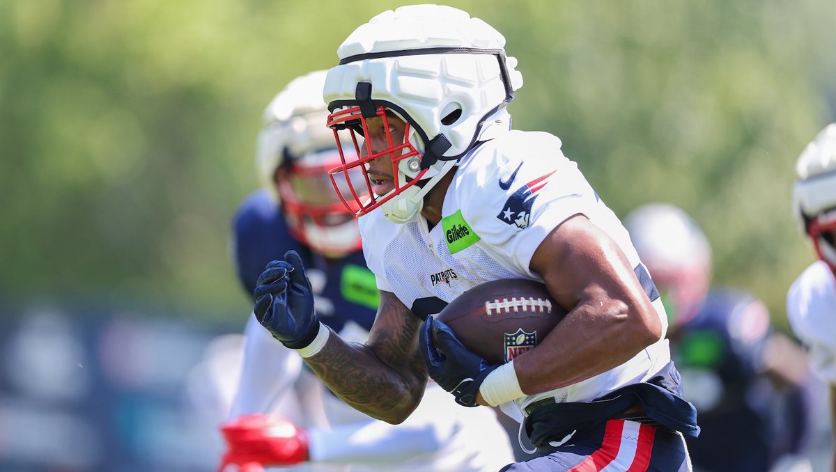 Patriots.com (@patriotsdotcom) on Twitter photo In the first day of full pads work the offensive line showed some physicality in the run game.
Day 5 Blogservations: patriots.com/news/day-5-blo… via <a href="/pfwpaul/">Paul Perillo</a> In the first day of full pads work the offensive line showed some physicality in the run game.
Day 5 Blogservations: patriots.com/news/day-5-blo… via <a href="/pfwpaul/">Paul Perillo</a>