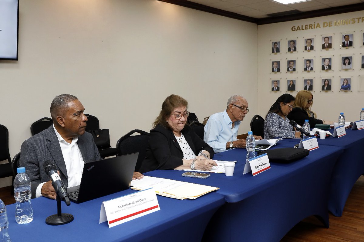 InadehOficial's tweet image. Celebramos la reunión ordinaria #4 del Consejo Directivo, con la participación de la subdirectora general, Carmen Corro, en representación de la directora General y secretaria del Consejo, @yapitti.
#ConPasoFirme