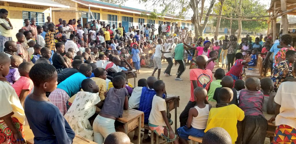 bugeserayouth's tweet image. #IntoreMuBiruhuko: Uyu munsi, ku nshuro ya 3 abana n'Urubyiruko bitabiriye gahunda y'Intore mu Miruhuko mu mirenge yose igize Akarere ka Bugesera. Bahawe ikiganiro kigaruka ku murimo, imirimo yo murugo ikorwa n'abana n'indangagaciro z'umurimo unoze. @RwandaLocalGov, @Dominiquehab