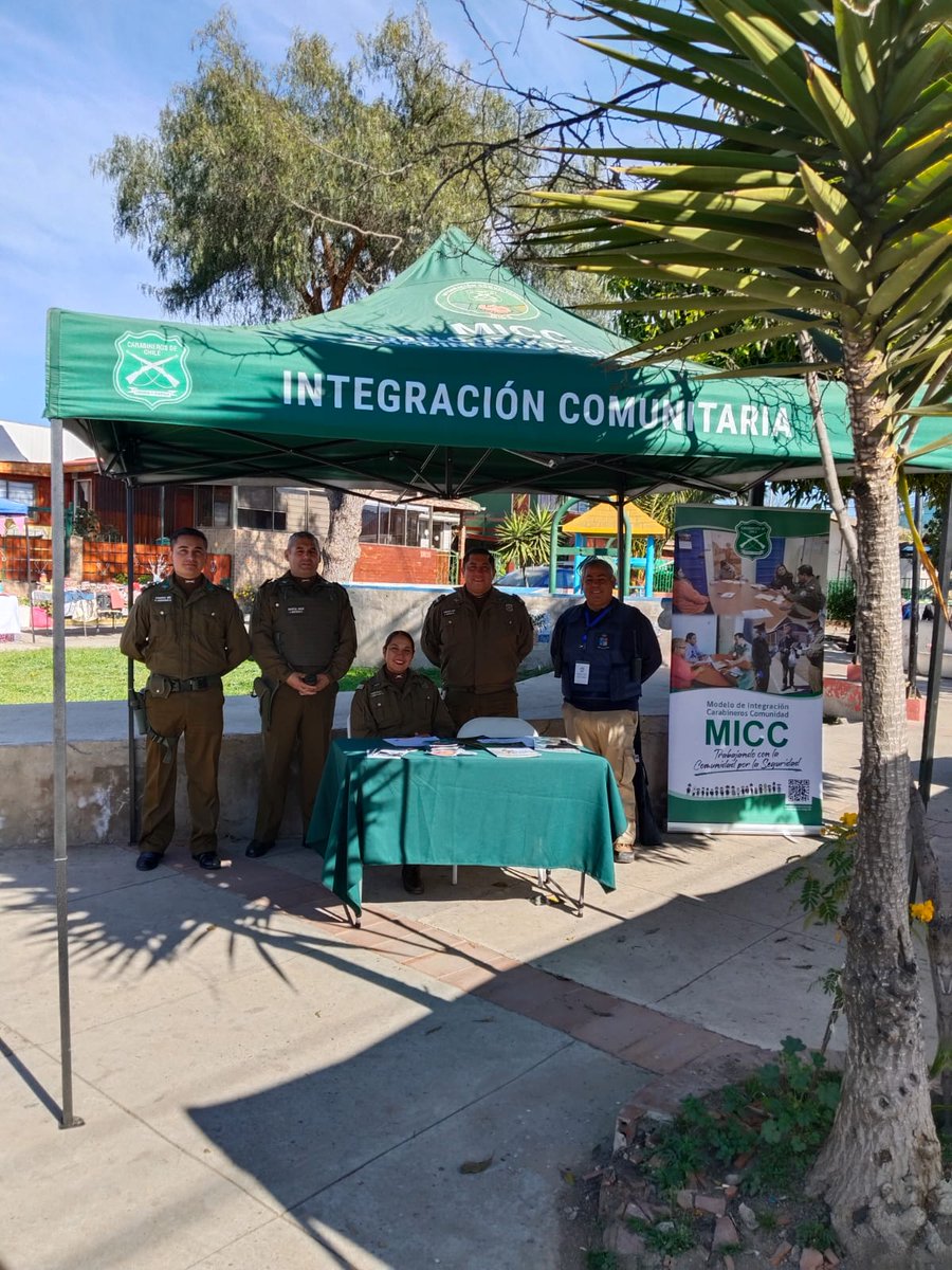 Carabineros de la Oficina de Integración Comunitaria de la 2ª Comisaría #Quilpué participan de Operativo Cívico que se realizó en la Población Argentina Bajo, entregando recomendaciones preventivas de delitos a los vecinos del sector, así también incentivando la denuncia segura.