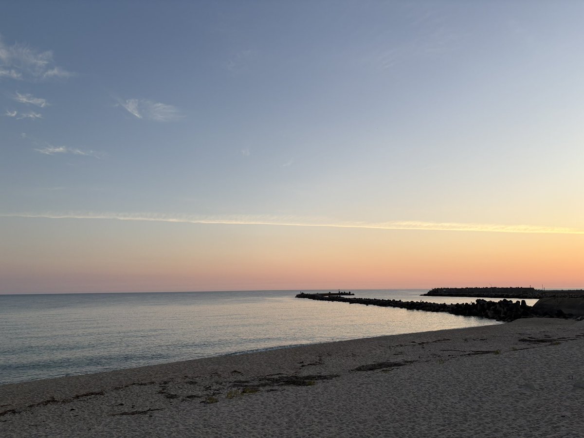 mito_etta's tweet image. ハワイ来ました🏝️🏝️

これが日本海...