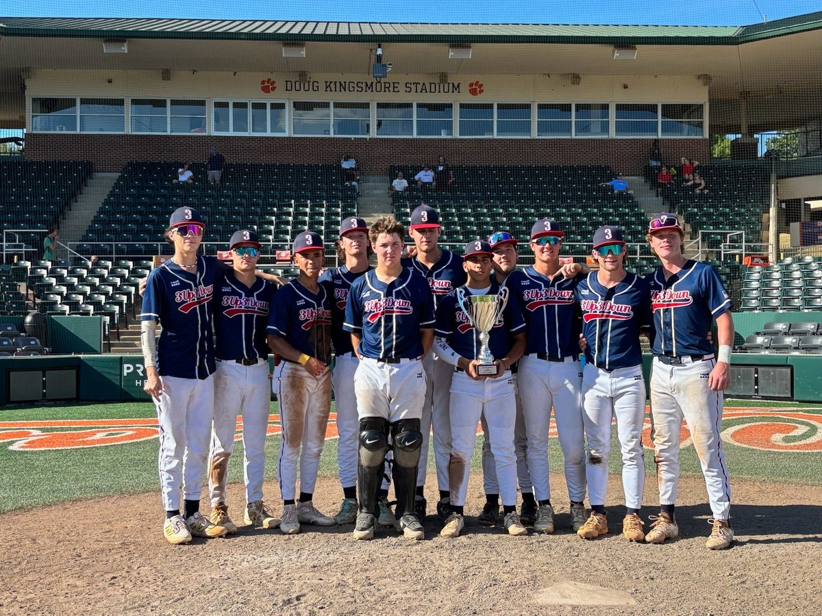 TimParker_17's tweet image. Another great weekend with @3up_3downbb. Team went 4-0-1 winning the championship two weekends in a row. Constantly on base with an OBP of .533. Attached a video of a double.
@NextLVLProspect
@RAMSbaseball__
@UBAuncommitted