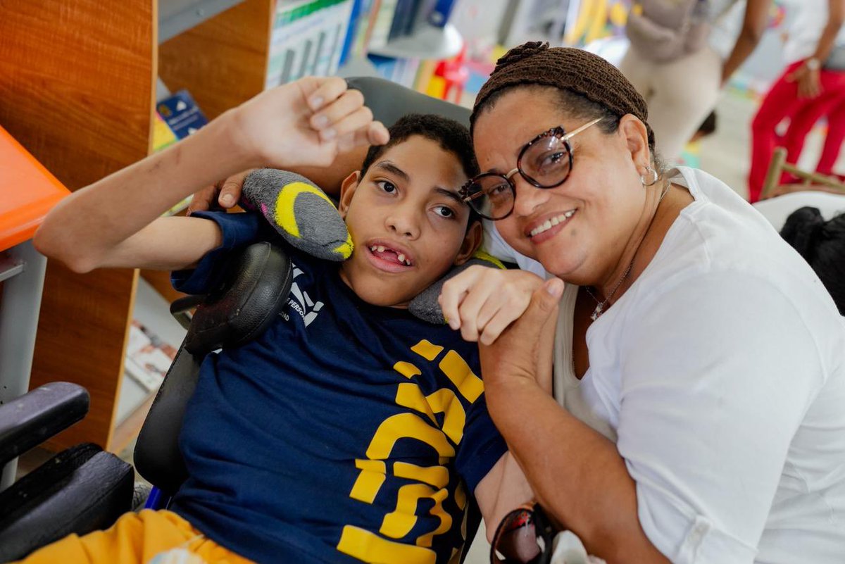 angiesalas9's tweet image. Con el programa #DISI transformaremos vidas desde la primera infancia. Este programa está pensado para niños, niñas y adolescentes con discapacidad o en riesgo de adquirirla. 👏🏼 Nuestros cuidadores son héroes, y hoy reafirmamos nuestro compromiso con ellos.