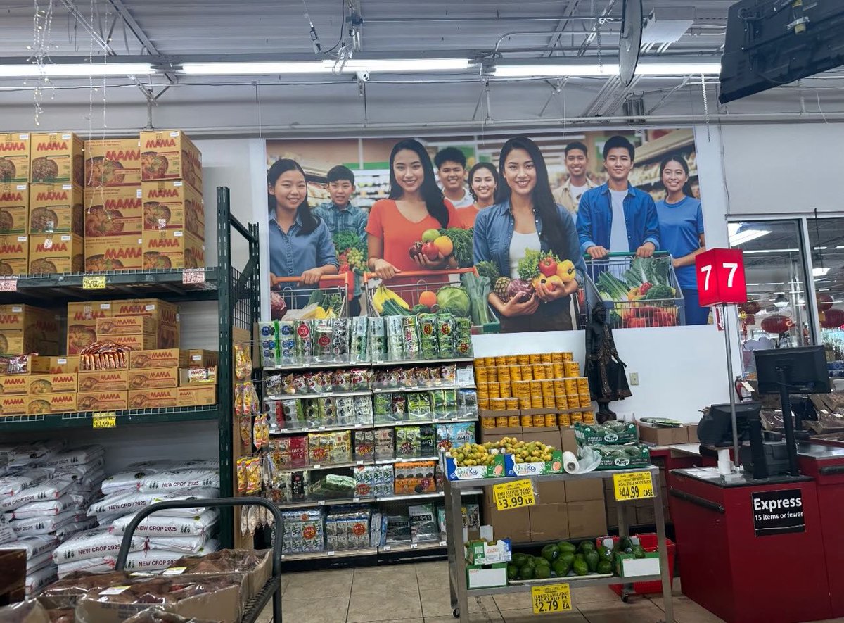 Rpoozguii's tweet image. Someone made Ai out of poster on Vietnam surpermakret, this Ai poster give me nightmares 馃拃馃拃馃拃
