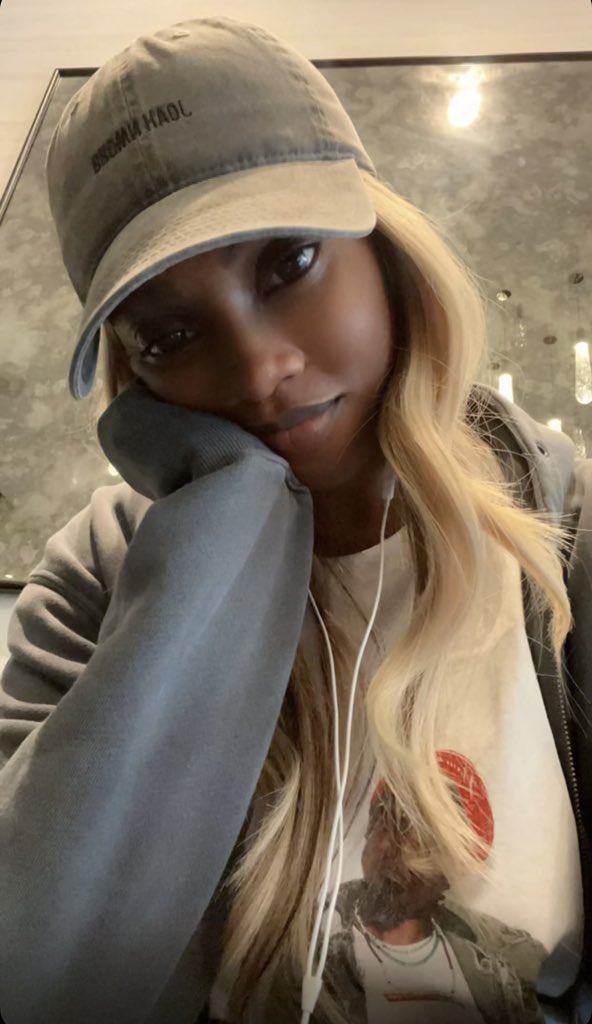 savagesourcee's tweet image. Tiwa Savage via Snapchat.