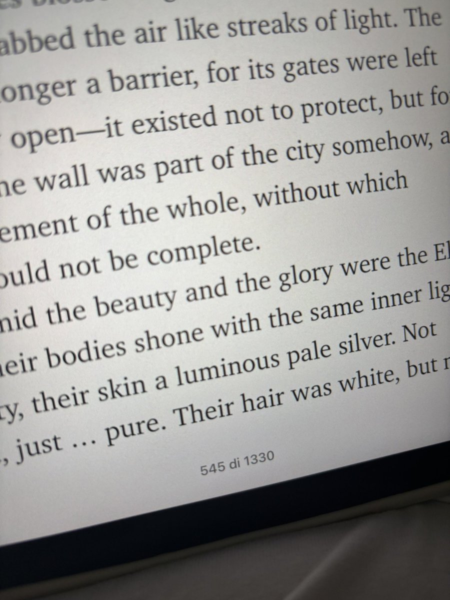 taecherous's tweet image. mi sono resa conto solo adesso che sto leggendo un ebook di 1330 pagine🧍🏻‍♀️