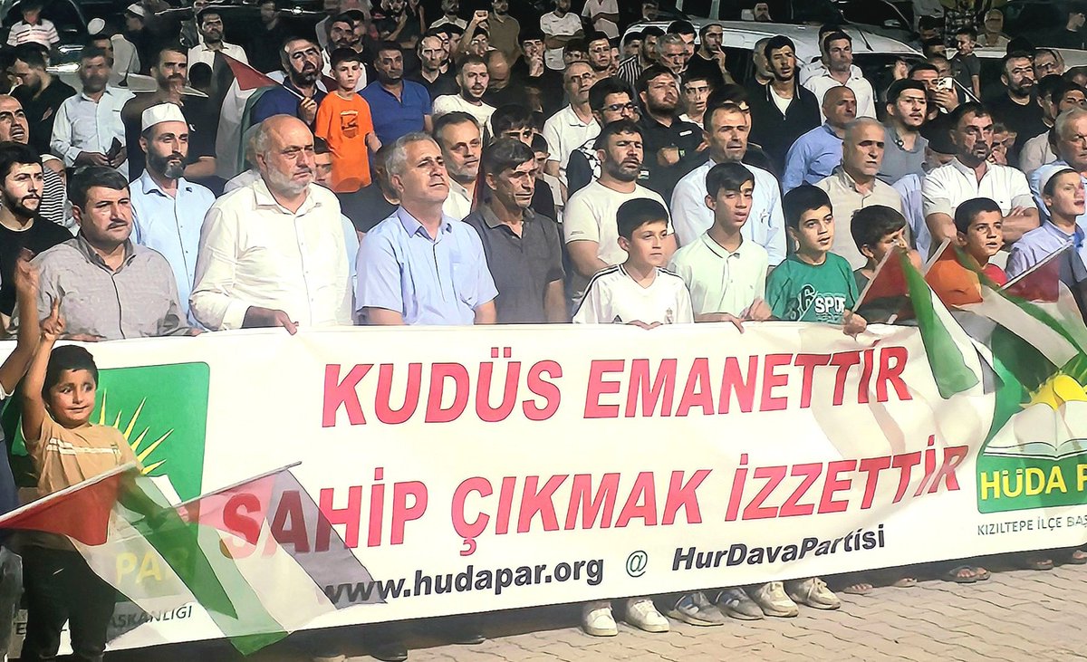 İl Bşk İsmail Çevik Artuklu ilçe Bşk Ferit Dengiz il ve ilçe yönetimleriyle beraber 
*Kızıltepe'de
gerçekleştirilen
MAZLUMLAR İÇİN AYAĞA KALK
GAZZE ÖLÜYOR
adlı Basın açıklaması ve dua programına katılım sağladılar
Rabbim Gazze'deki kardeşlerimizin necatına vesile kılsın
#HÜDAPAR