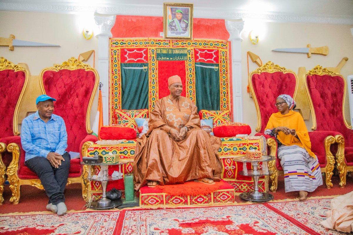 Cette semaine, je suis en mission à #Zinder.
Pour cette 1ère journée, j’ai eu l’honneur de rencontrer le Gouverneur et Son Altesse le Sultan de #Damagaram. Des échanges riches, axés notamment sur la santé, l'accès à l'eau, l'éducation et le soutien aux populations vulnérables.
