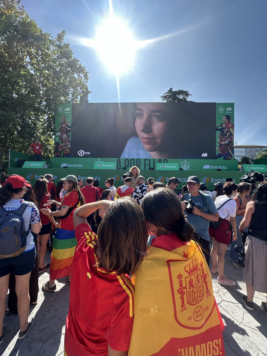 Ni siempre gana el mejor ni siempre el objetivo es solo ganar.  <a href="/SEFutbolFem/">Selección Española Femenina de Fútbol</a> ♥️
Orgullosas.