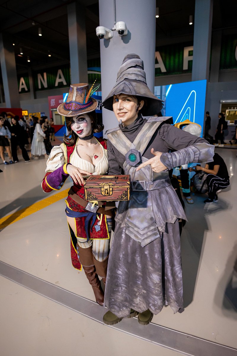 dariarooz's tweet image. Moxxi Monday with Tavern Moxxi and Handsome Sorcerer Jack✨🧙🏼‍♂️💋