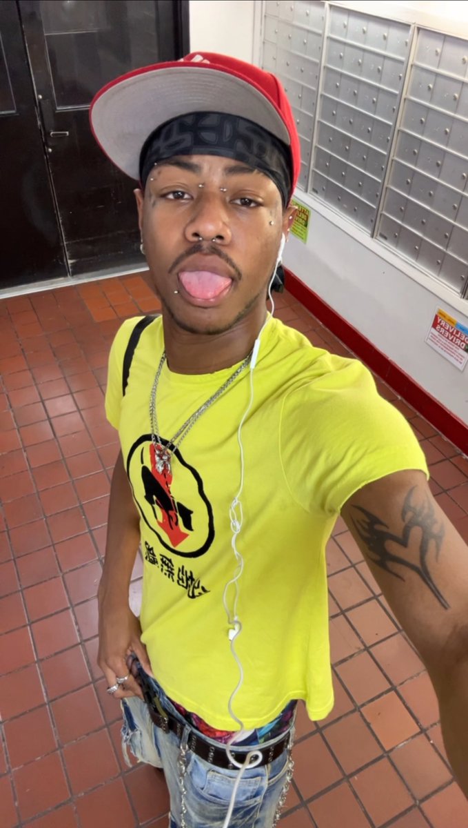 SoftFatha's tweet photo. Flick flick 👅 https://t.co/fJEwrJjEt4