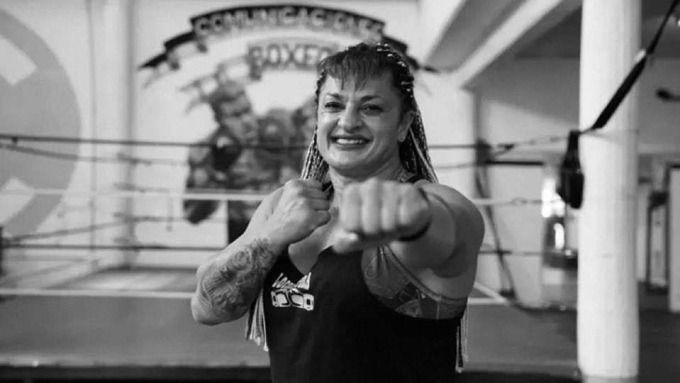 Dafna (@_darkfna) on Twitter photo La locomotora no solo dejó al país en lo más alto sino que también a todos nos habrá llegado muchas de sus palabras y ganas de vivir. Que en paz descanses campeona La locomotora no solo dejó al país en lo más alto sino que también a todos nos habrá llegado muchas de sus palabras y ganas de vivir. Que en paz descanses campeona