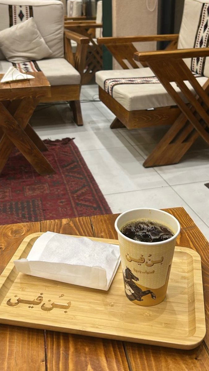 2lorm's tweet image. كـل ما قرَّرت أخليك خليت القرار 
ما دريت إن الهوى صعب يا عذْب الِّلمى

أنت بحرٍ في خريطة ونجمٍ في مدار 
لو أطير من الأراضي لقيتك في السِّما