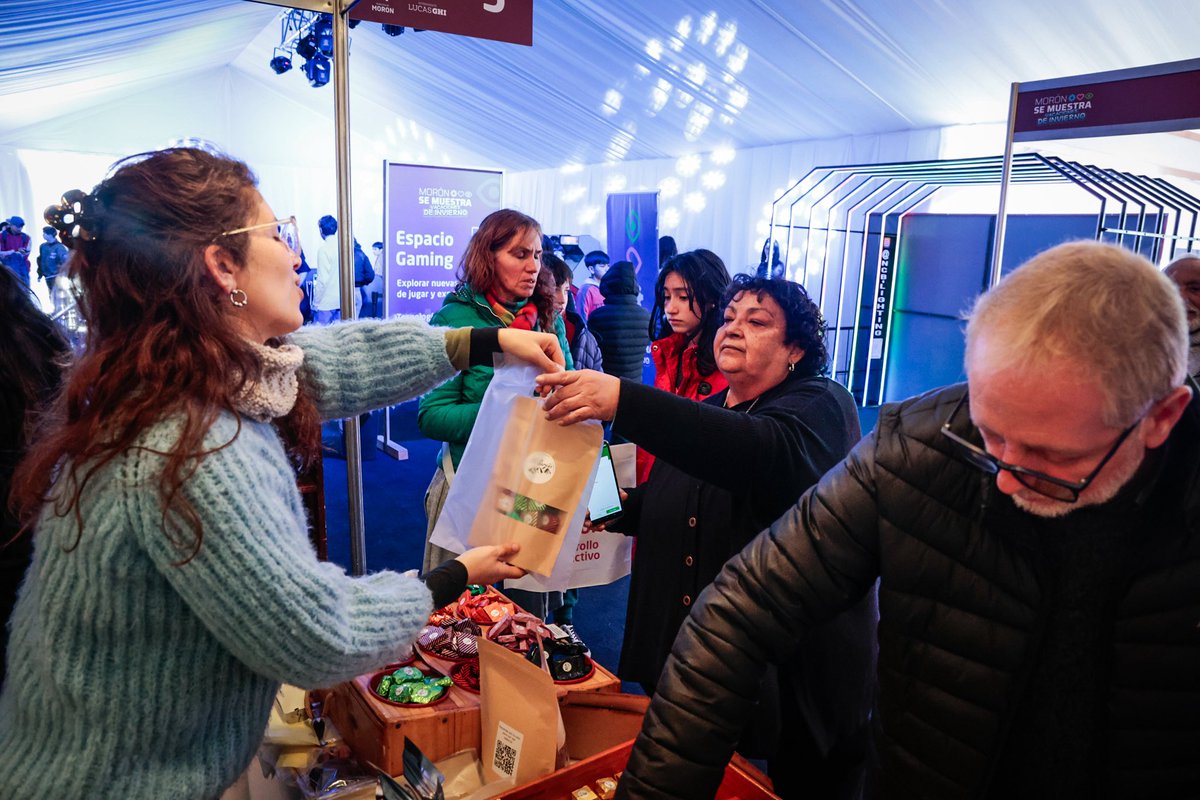 Min. Producción, Ciencia e Innovación Tecnológica (@produccion_pba) on Twitter photo Con el ministro <a href="/CostaAugusto9/">Augusto Costa</a> y <a href="/LucasGhiOFICIAL/">Lucas Ghi🇦🇷</a> realizamos una nueva #RondaDeNegociosPBA en Morón. Más de 215 empresas participaron, generando 600 reuniones de negocios. Una iniciativa de <a href="/BAProvincia/">Gobierno PBA</a> y <a href="/munimoron/">Municipio de Morón</a> en el marco de #MoronSeMuestra. Con el ministro <a href="/CostaAugusto9/">Augusto Costa</a> y <a href="/LucasGhiOFICIAL/">Lucas Ghi🇦🇷</a> realizamos una nueva #RondaDeNegociosPBA en Morón. Más de 215 empresas participaron, generando 600 reuniones de negocios. Una iniciativa de <a href="/BAProvincia/">Gobierno PBA</a> y <a href="/munimoron/">Municipio de Morón</a> en el marco de #MoronSeMuestra.