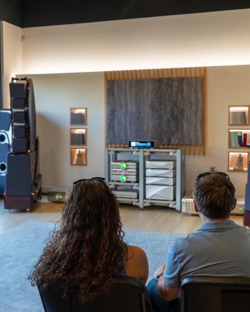 Visitors demo #dCSVarèse alongside <a href="/WilsonAudio/">Wilson Audio</a> loudspeakers &amp; <a href="/dagostino_amps/">Dan D'Agostino Master Audio Systems</a> amplifiers at <a href="/lmchomeent/">LMC Home Entertainment</a>, Scottsdale, Arizona...

Explore dealerships in your location:
dcsaudio.com/varese-authori…