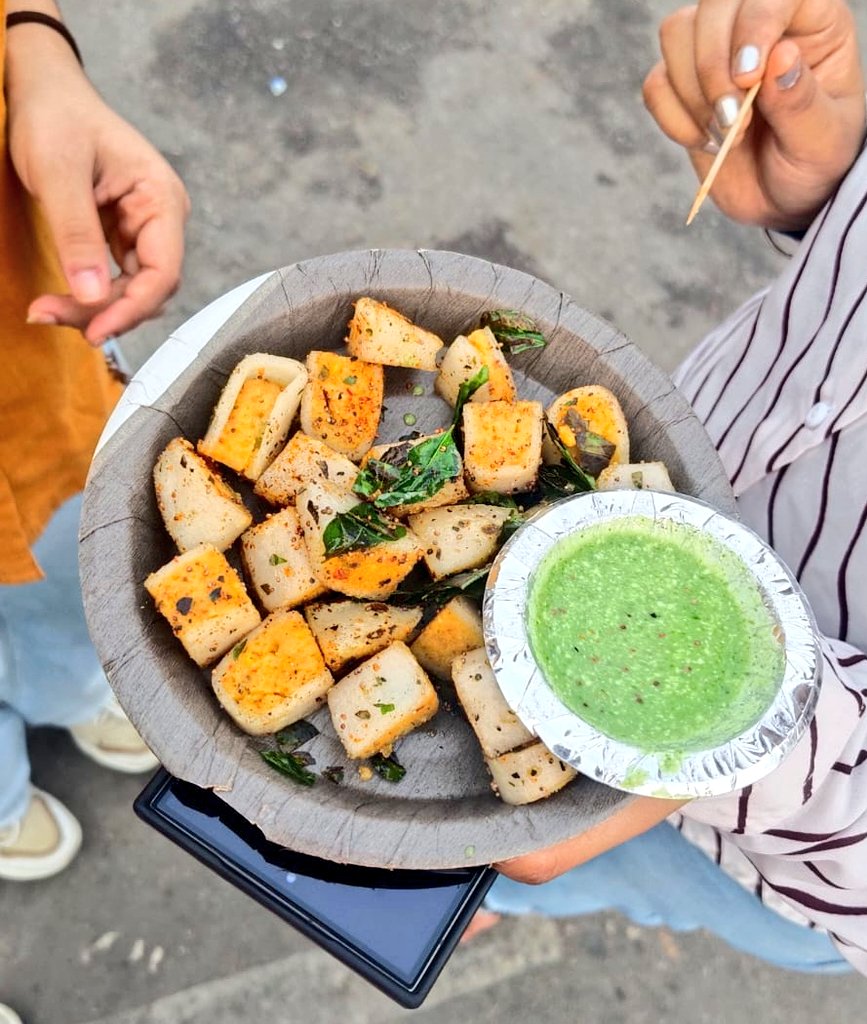 _sneha_singh__'s tweet image. Guess the dish.
Location - Chatori gali.