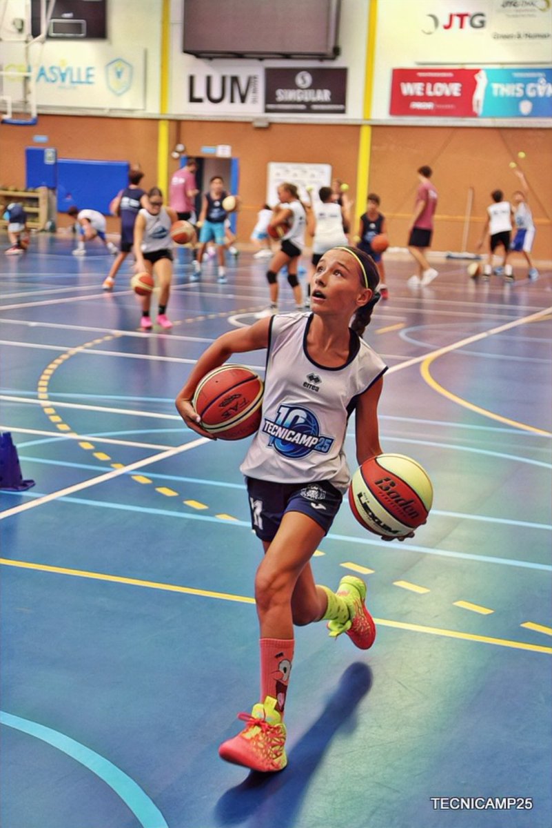 tecnicamp's tweet image. ¡Primer día superado con éxito!🔥

Así da gusto empezar la 10ª edición de Tecnicamp. Hoy hemos arrancado con mucha energía, ilusión... ¡y mucho dribbling! 💥💪
⁣
Mañana, ¡más y mejor!

📸 Fotos del día disponibles en nuestro Facebook 
⁣
#Tecnicamp2025 #PrimerDía #DribblingDay