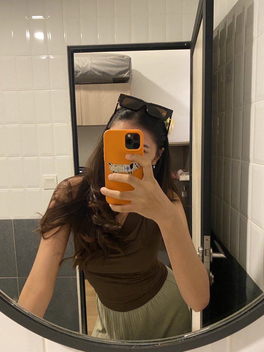 scatorxxio's tweet image. little miss always regretting her decision to book the earliest flight but always do it everytime