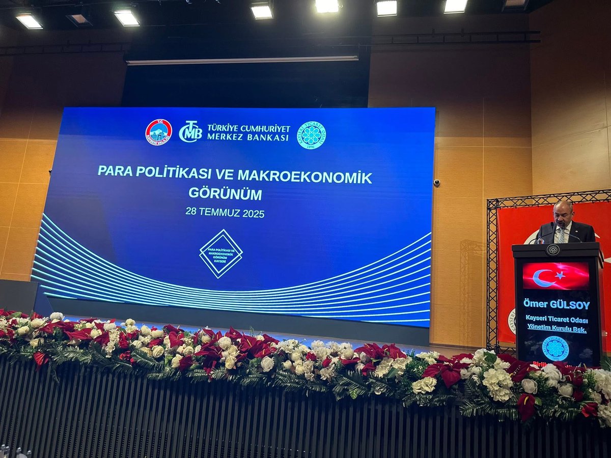 gencaskn's tweet image. Kayseri Ticaret Odası ev sahipliğinde düzenlenen “Para Politikası ve Makroekonomik Görünüm” toplantısına katılarak, Merkez Bankası Başkanı Sn. Fatih Karahan’ın sunumunu dinledik.
Sn. Karahan verdiği rakamlara gerçekten inanıyor mu bilmiyoruz ama bildiğimiz bir şey var: Sokaktaki…