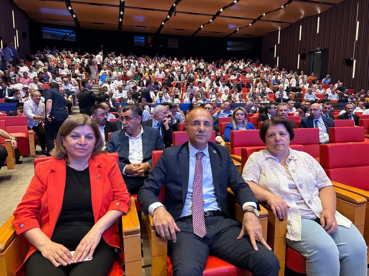 gencaskn's tweet image. Kayseri Ticaret Odası ev sahipliğinde düzenlenen “Para Politikası ve Makroekonomik Görünüm” toplantısına katılarak, Merkez Bankası Başkanı Sn. Fatih Karahan’ın sunumunu dinledik.
Sn. Karahan verdiği rakamlara gerçekten inanıyor mu bilmiyoruz ama bildiğimiz bir şey var: Sokaktaki…