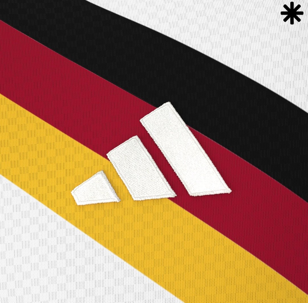 ⬛🟥🟨 adidas va a exprimir hasta la última gota su contrato con Alemania —y nuestros bolsillos—.

A su camiseta de despedida para 2026 la podemos llamar Back To 1990 o, más coloquialmente, Jódete Y Supera Esto, Nike.