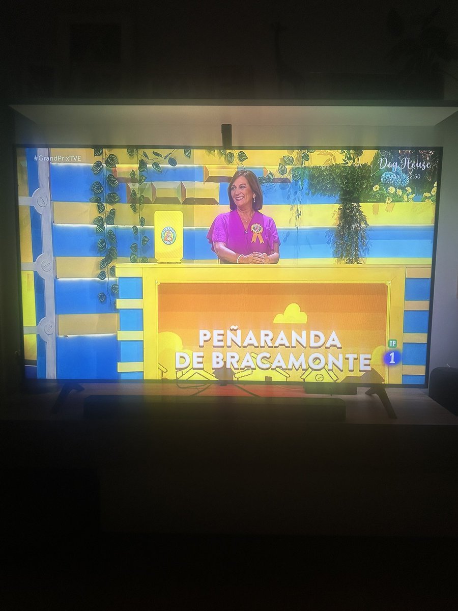 A ver a mi pueblo <a href="/AytoPenaranda/">Ayuntamiento de Peñaranda de Bracamonte</a> en el <a href="/GrandPrix_tve/">Grand Prix del Verano</a> … Que orgullo!