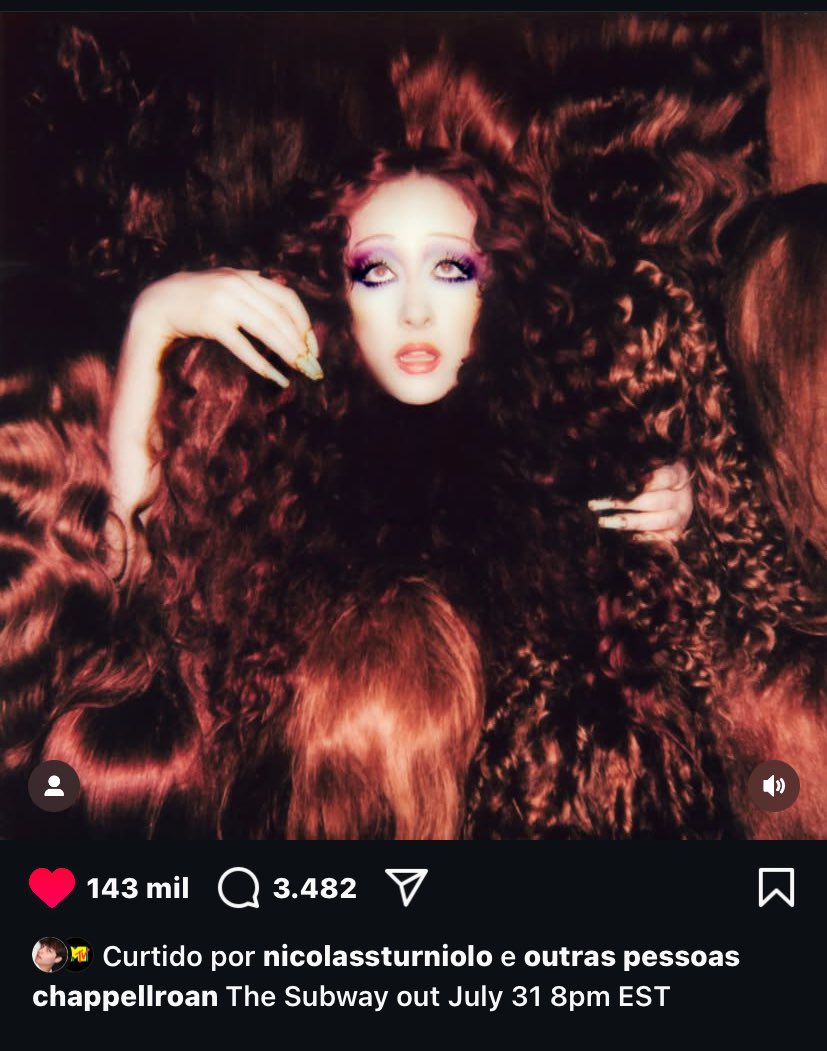 bluertab's tweet image. a felicidade de nao ter q escutar via um podcast no spotify mds eu te amo chappell 😭😭😭