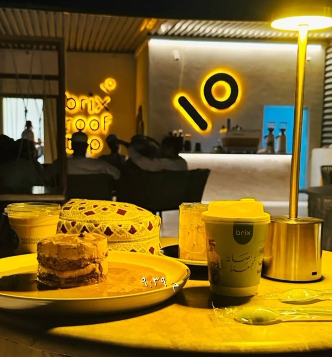 يامن وجودك في حسابي ضروره 
لولا وجودك في حسابي حذفته 

اشوف روحي فيك في كل صوره 
وليتك تشوف اللي انا فيك شفته